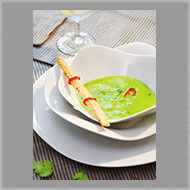 Adsy Bernart  photographer food photography asparagus soup