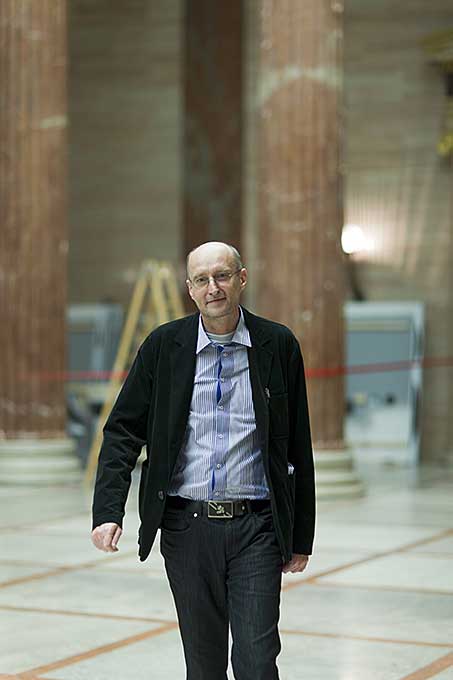 Adsy Bernart, Fotograf, Porträtfotografie, Portraitfotografie,  Oliver Schopf Karikaturist der Tageszeitung der Standard Süddeutsche Zeitung Nebelspalter