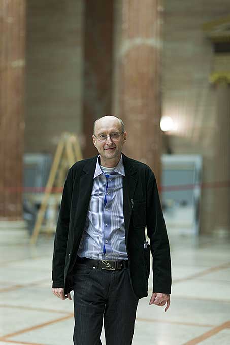Adsy Bernart, Fotograf, Porträtfotografie, Portraitfotografie,  Oliver Schopf Karikaturist der Tageszeitung der Standard Süddeutsche Zeitung Nebelspalter