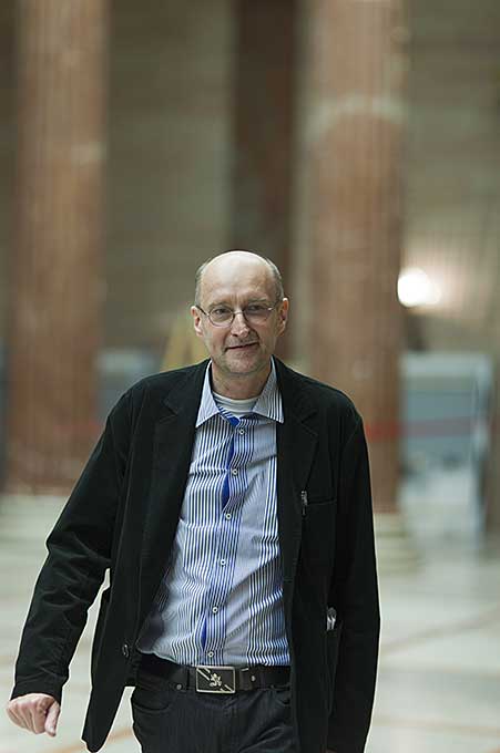 Adsy Bernart, Fotograf, Porträtfotografie, Portraitfotografie,  Oliver Schopf Karikaturist der Tageszeitung der Standard Süddeutsche Zeitung Nebelspalter
