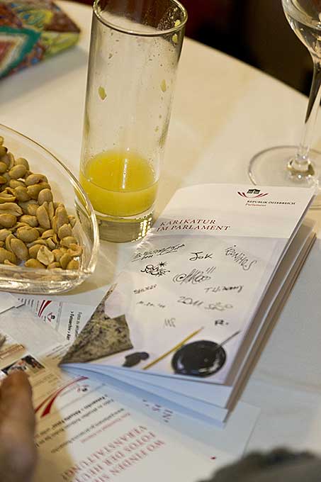 Adsy Bernart, Fotograf, Porträtfotografie, Portraitfotografie,  Oliver Schopf Karikaturist der Tageszeitung der Standard Süddeutsche Zeitung Nebelspalter Präsidentin des österreichischen Nationalrates Fr Magistra Barbara Prammer