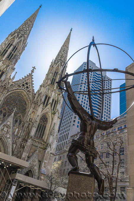 Adsy Bernart Fotograf Reisefotografie New York  USA  Rockefellercenter mit katholischer St Patrick Kathedrale von New York
 